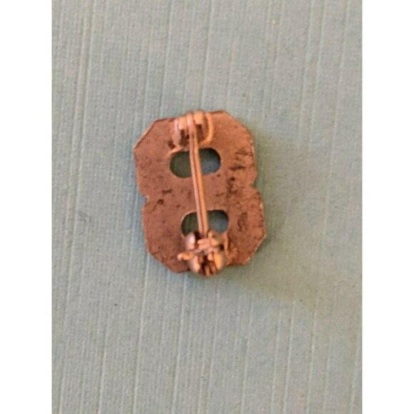 US ARMY 8th INFANTRY Silver Tone Badge MILITARY Pin - Picture 3 of 3